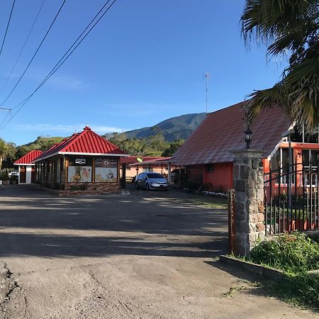 Cabanas Mountain River Lake Inn Нуэва-Калифорния Экстерьер фото